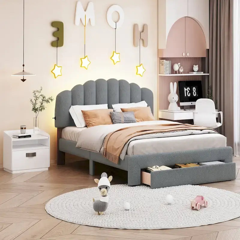 Letto a piattaforma matrimoniale con rivestimento imbottito e cassetto